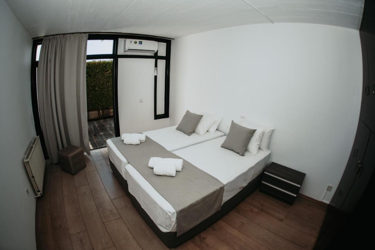 Ovis Hotel Apartments Ayia Napa Bagian luar foto