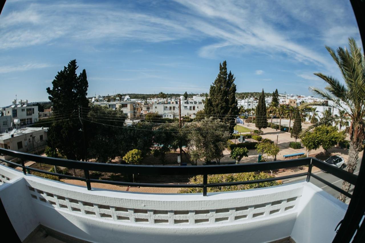 Ovis Hotel Apartments Ayia Napa Bagian luar foto