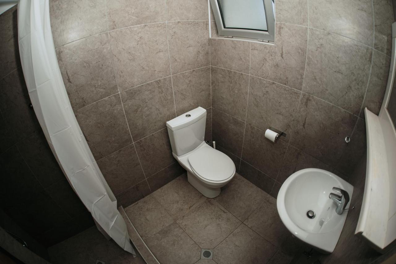 Ovis Hotel Apartments Ayia Napa Bagian luar foto