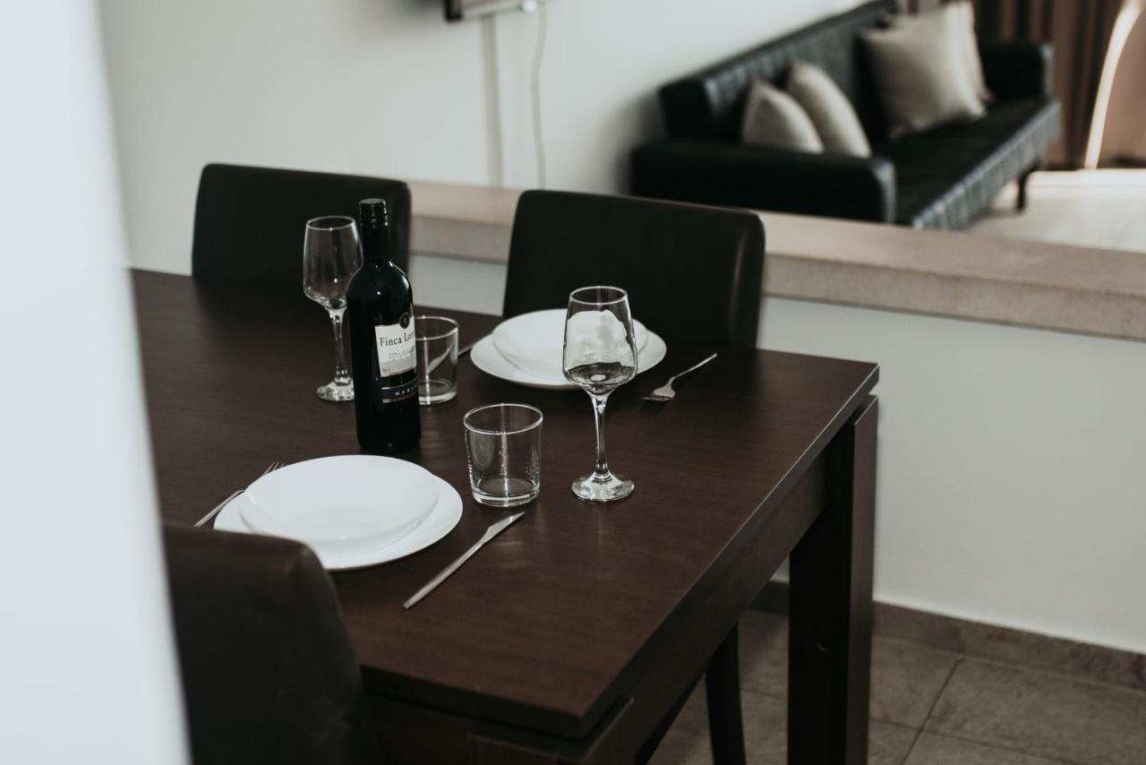 Ovis Hotel Apartments Ayia Napa Bagian luar foto