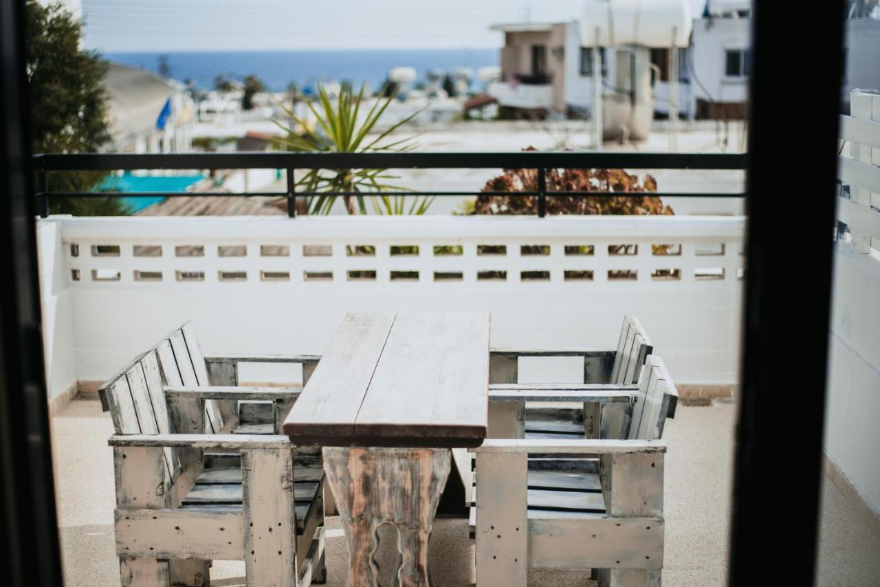 Ovis Hotel Apartments Ayia Napa Bagian luar foto