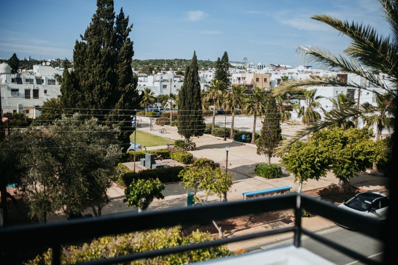 Ovis Hotel Apartments Ayia Napa Bagian luar foto