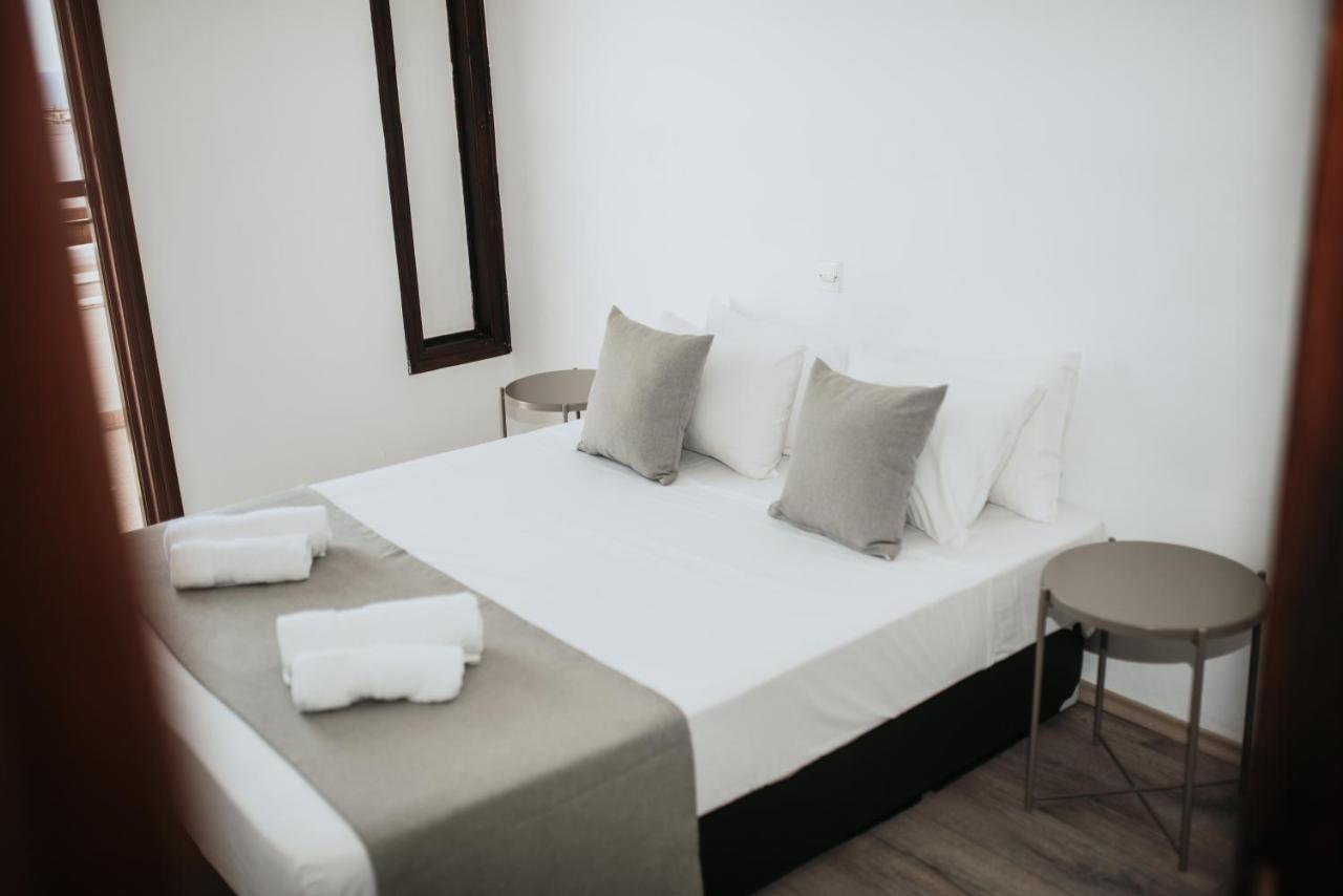 Ovis Hotel Apartments Ayia Napa Bagian luar foto