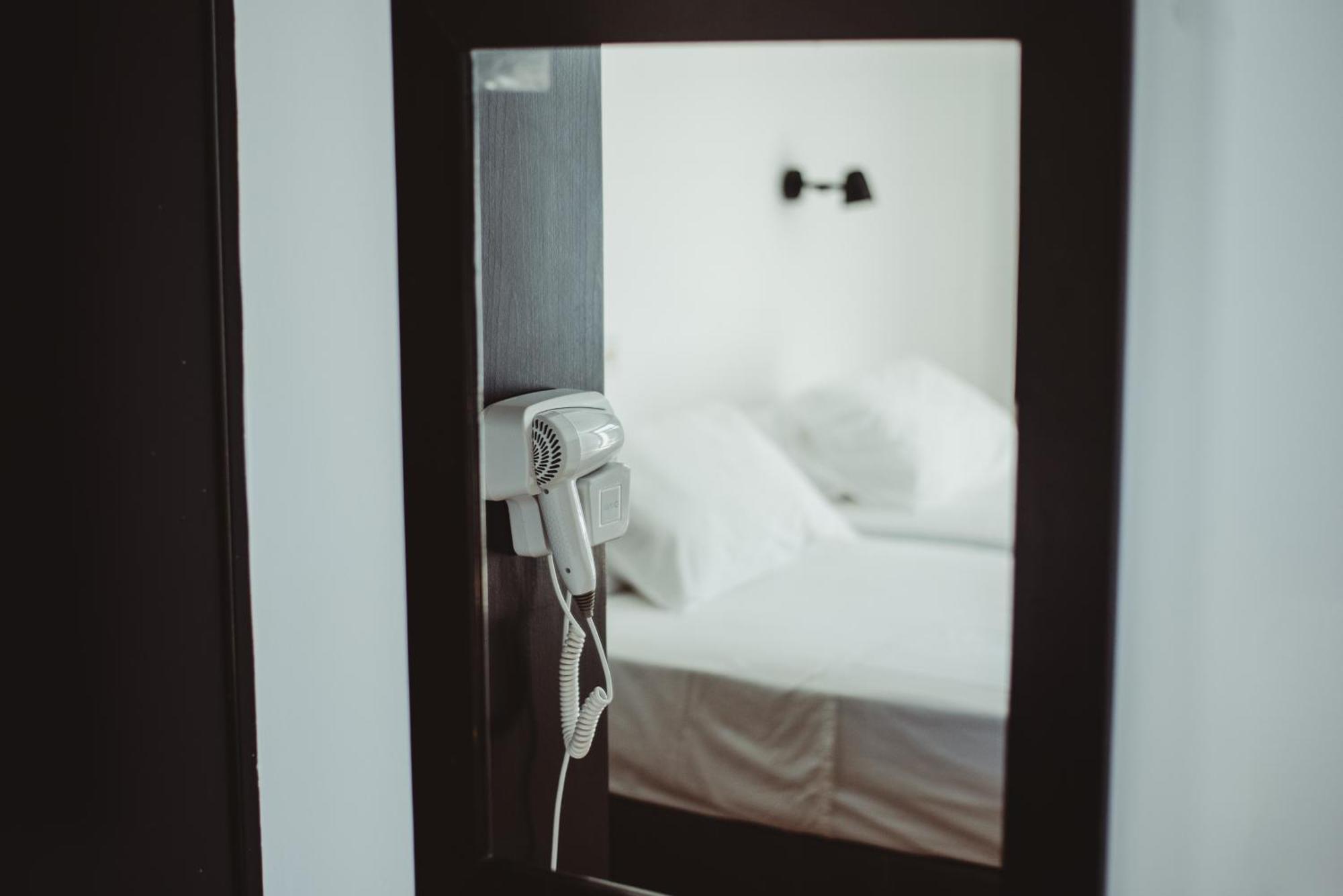 Ovis Hotel Apartments Ayia Napa Bagian luar foto