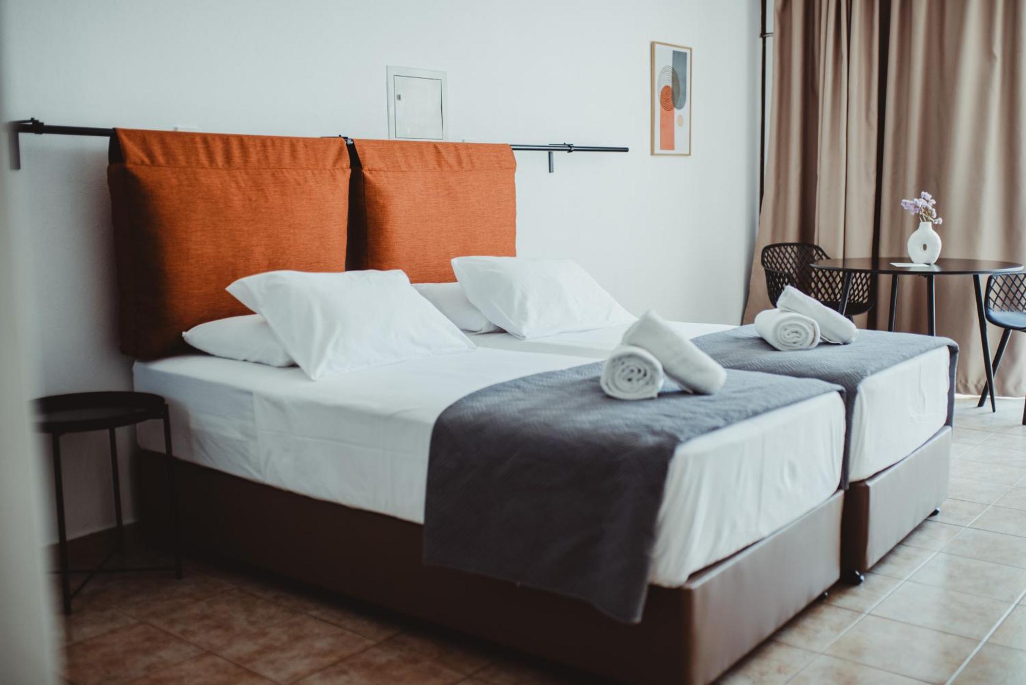Ovis Hotel Apartments Ayia Napa Bagian luar foto